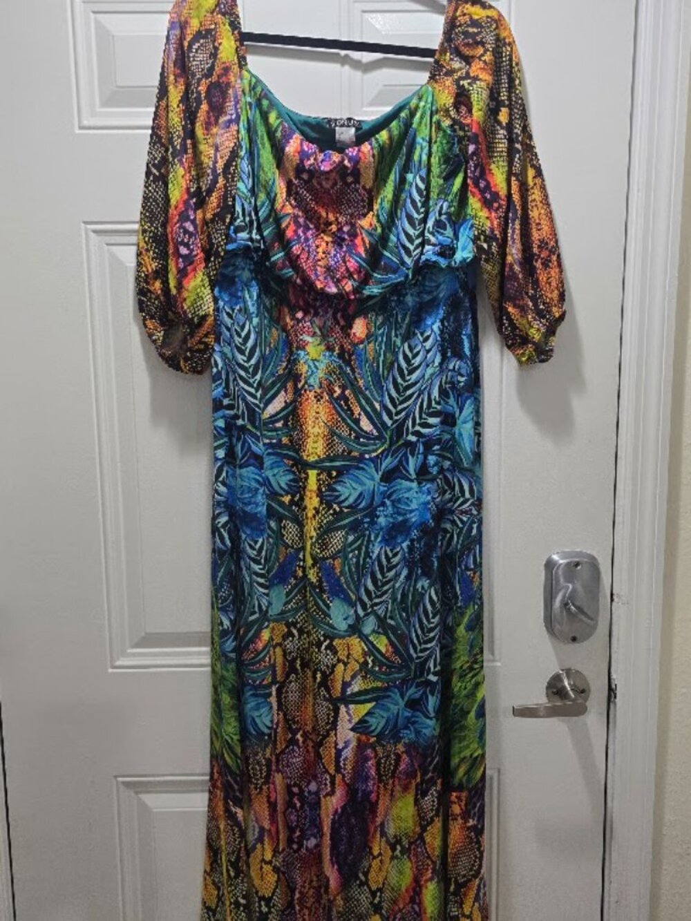 VENUS Maxi dress cold shoulder multicolor size Large